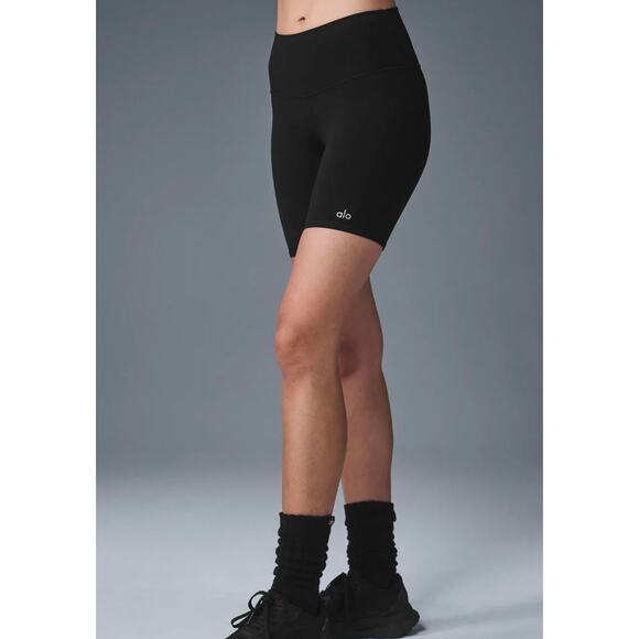 ALO Women’s Bike Shorts 7 Inch Inseam Long Black Small Workout Exercise Yoga - Picture 1 of 7